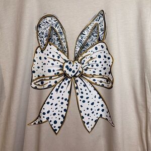 Neutral Graphic Bow Tee with Navy & Gold Accents
